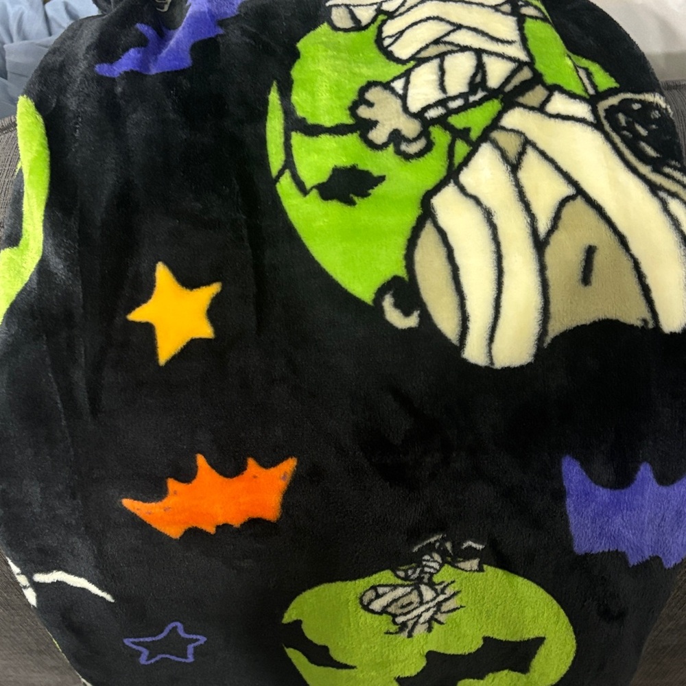 Snoopy peanuts rare mummy bats Halloween Themed Plush Throw Blanket NWT